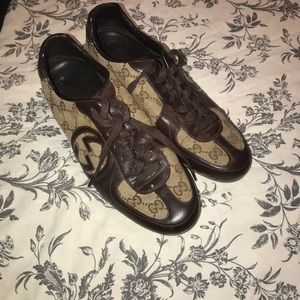 Gucci sneakers USED One foot 37 1/2 the other 38